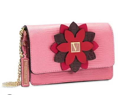 Nuevo con etiquetas Bolso Bandolera Victoria’s Secret Pequeño Rosa Guijarro Cartera Cadena Dorada Sellado Foto 1 de 4