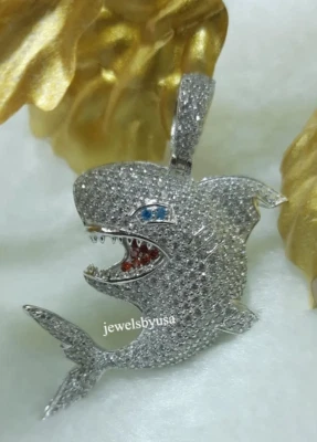 Colgante de plata 925 con forma de tiburón de circonita cúbica y rubí rojo Syn, topacio azul para hombre Foto 1 de 4