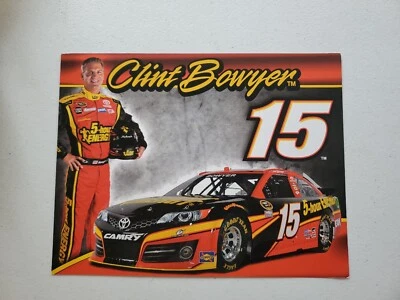 Tarjeta de héroe con foto de conductor de NASCAR 2013 Clint Bowyer #15 5 horas energía 11x81/2  Foto 1 de 2