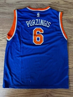 Camiseta Adidas NBA New York Knicks Kristaps Porzingis #6 Talla Juvenil XL. Foto 1 de 4