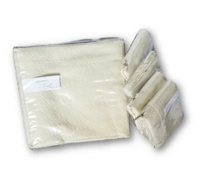 JUEGO DE 5 COBERTIZOS CARISMA MATELASSE KING AMARILLO CREMA CON CUATRO FUNDAS ESTÁNDAR Foto 1 de 4