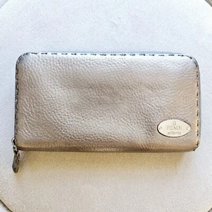 AUTHENTIC FENDI SELERIA WOMEN'S PEBBLE BRONZE METALLIC LEATHER ZIP-AROUND WALLET - Picture 1 of 17