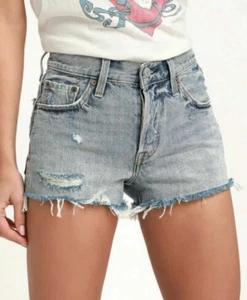 NUOVO pantaloncino denim Levi's donna 501 taglio invecchiato orlo grezzo bottoni mosca - W30 - Foto 1 di 6