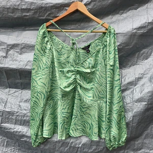 New Look Curves Green Swirl Print Long Sleeve Top UK 24 Plus Size Blouse NEW - Picture 1 of 8