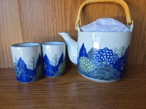 Vintage Takahashi San Francisco Glen Wicker Handle Hand Decorated Ceramic Teapot - Picture 1 of 1