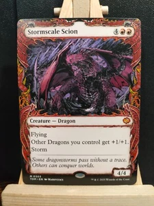 Stormscale Scion (Showcase) - Tarkir Dragonstorm - Mythic - NM (siehe Bilder) MTG - Bild 1 von 3