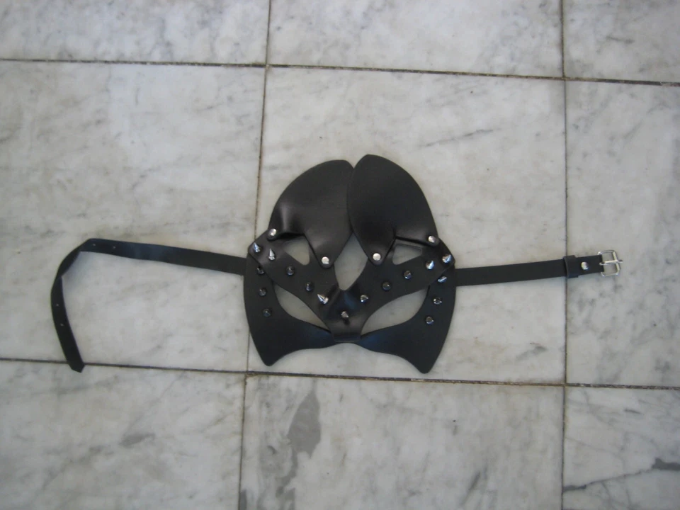NUEVO Arnés de cuero sintético para mujer Catgirl remaches máscaras envío gratuito Foto 1 de 4