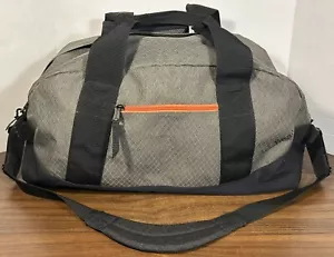 LL BEAN Green Vintage Duffle Bag Heavy Duty Nylon Travel Adventure Weekender - Picture 1 of 13