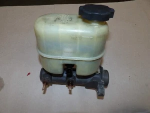 Master Cylinder Power Brake Avalanche Silverado Sierra Yukon - Picture 1 of 3