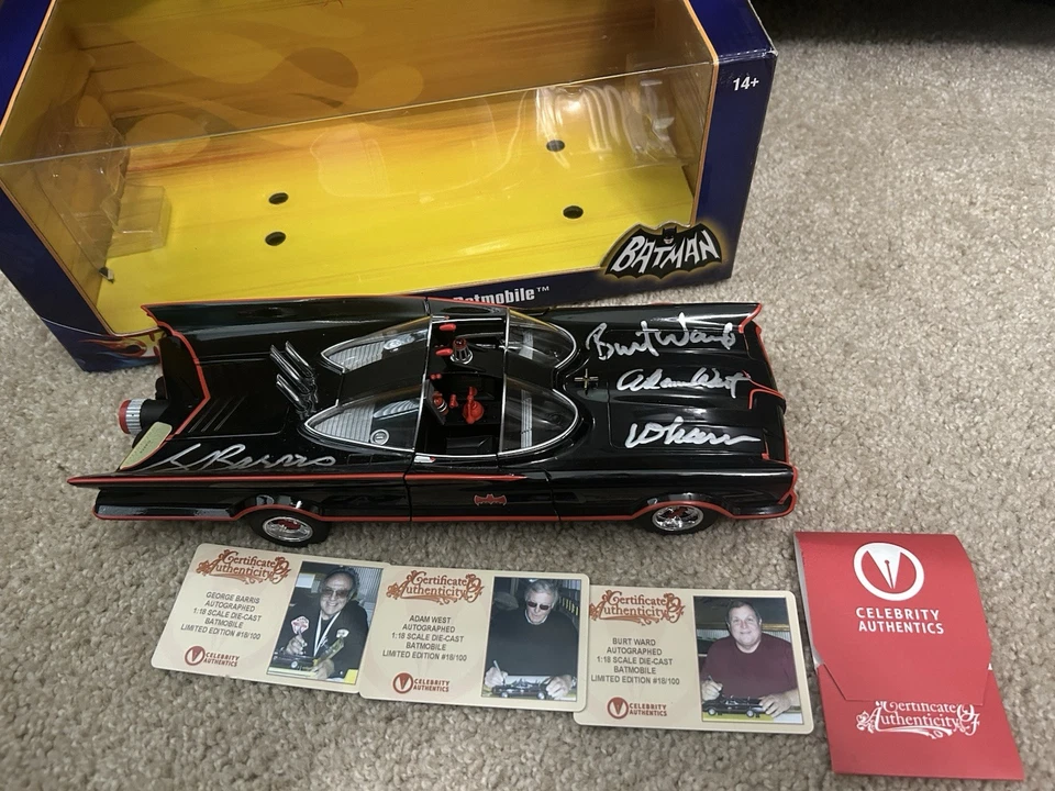 Batman 1966 1:18 Batimóvil Firmado Adam West Burt Ward George Barris "Wham"/100! Foto 1 de 3