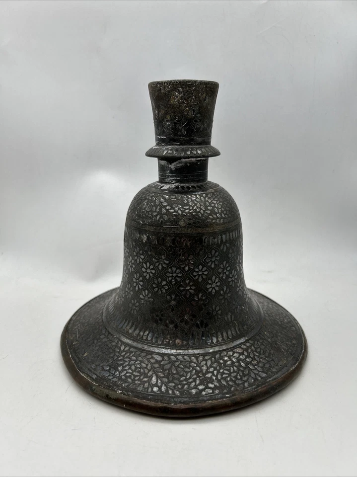 Antigua olla base cachimba de hierro Bidri con incrustación de plata india Foto 1 de 4