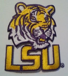 LSU Tigers ~ bestickter PATCH ~ 3 3/8 x 2 7/8 ~ bügeln nähen ~ Mütze ~ Shirt ~ NCAA ~ KOSTENLOSE US-Post - Bild 1 von 2