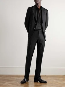 Tailored Black Suit Set With Minimal Design And Sharp Silhouette Detailing - Picture 1 of 8