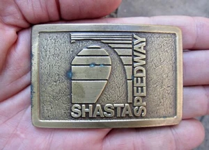Vintage SHASTA SPEEDWAY Gürtelschnalle ARCA Redding Calif Lager Auto Rennen SELTEN SEHR GUTER ZUSTAND + - Bild 1 von 4