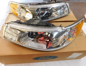 OEM Lincoln 1998 2002 Town Car Headlights 1999 2000 2001 Headlamps Lights nos - Picture 1 of 18