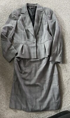 VNT Liz Claiborne 2 Piece Size 12 Jacket Skirt Suit 100% Polyester Navy Combo - Image 1 of 4