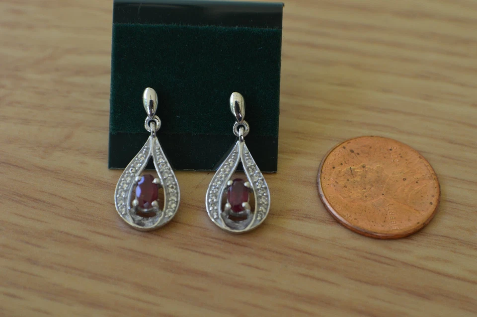 Brincos pendentes de rubi/zircão Niassa 1,00 ct ~ Platina sobre prata fina ~ VVS - Imagem 1 de 4