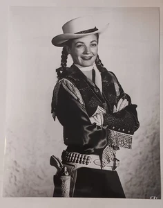 Annie Oakley Photo 8 x 10 Glossy Gail Davis Lab Not Digital 50s TV Western - Picture 1 of 1