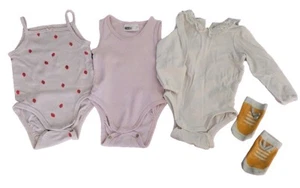 Paket: 3 Body's plus 1 Paar Erstlingssöckchen, Gr. 68, H&M u. Ergee - Bild 1 von 10