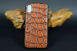 FUNDA I PHONE GENUINA PIEL ALIGATOR MARRON CARAMEL HECHA MANO MA LEATHER UBRIQUE - Imagen 1 de 4