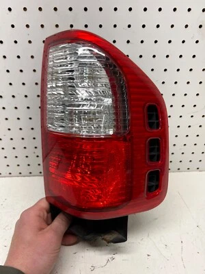 Conjunto de luz trasera derecha Isuzu Rodeo 2000-2004 pasajero fabricante de equipos originales poco kilometraje Foto 1 de 4