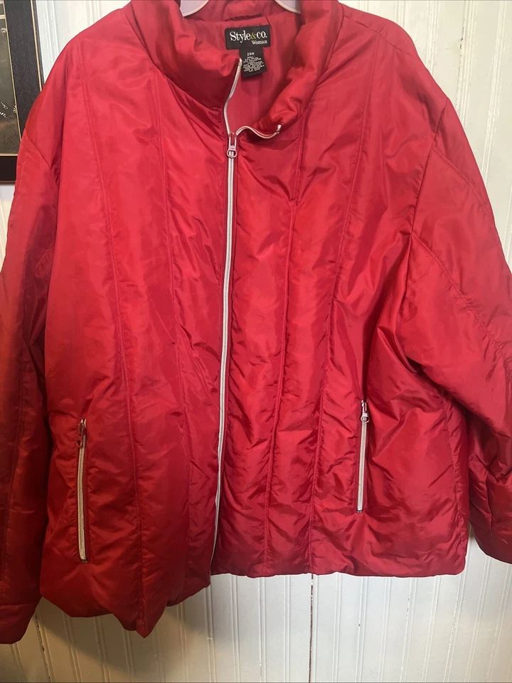 Abrigo rojo relleno de plumón Style & CO 24 W para mujer Foto 1 de 4