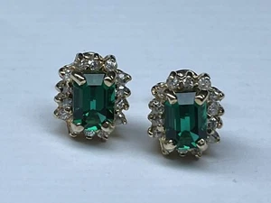 Aretes vintage de oro amarillo de 14 k de circonita cúbica y circonita esmeralda talla esmeralda de 2 quilates retroceder - Imagen 1 de 7