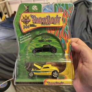 YATMING ROAD SIGNATURE SHOW RODZ 1933 FORD COUPE, YELLOW, 1:64, NIB - Picture 1 of 4