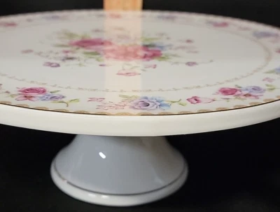 Prato de bolo Grace Teaware floral buquê com pés 11 x 4 - Imagem 1 de 4