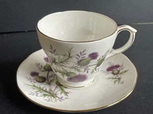 Dutchess "Thistle" Bone China Teacup & Saucer Floral Purple England #922 Vintage - Bild 1 von 7