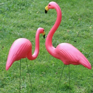 2 Stück Rosa Rasen Flamingo Garten Ornamente Teich Outdoor Skulptur Terrasse Dekor Neu  - Bild 1 von 5