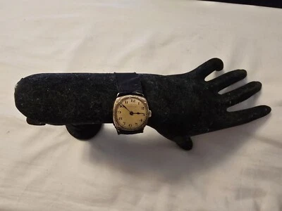 古董 Marvin Montauk 镀金瑞士制造 15 珠宝手动上发条女士手表 — 第 1/4 张图片