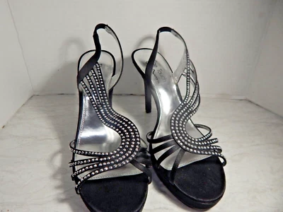 Tacones The Touch of Nina estrás negros de 4 pulgadas talla 9M. Foto 1 de 4