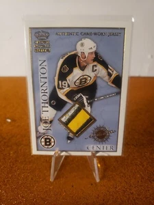 2004 CROWN ROYALE JOE THORNTON GAME-WORN 3 CLR PATCH #3 BOSTON BRUINS 069/220 - Picture 1 of 2