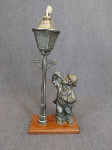 Cast Iron Drunkard Under Lamp Post, Oil Lamp - Picture 1 of 4