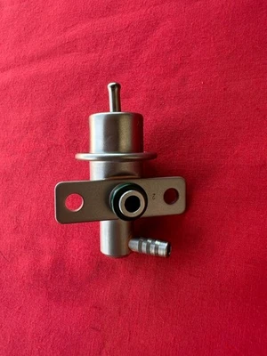 Regulador de presión de combustible OEM Ford / Bosch 0280160568 para 98-03 Ford Escort Foto 1 de 3