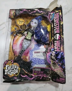 NEW IN (WORN) BOX MONSTER HIGH DOLL SIRENA VON BOO FREAKY FUSION 2013 - Picture 1 of 13