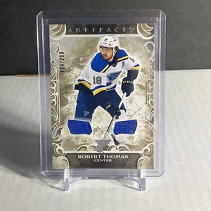 2024-25 UD Artifacts Gold Materials Robert Thomas /299 #26 St. Louis Blues - Bild 1 von 3