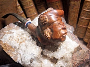 TRES BELLE PIPE EN BRUYERE SCULPTEE MOTIF "LE REVOLUTIONNAIRE " vers 1960 TTB - Picture 1 of 4