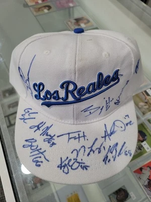 Gorra firmada por el equipo 2019 Ryan O'Hearn Los Reales gorra autografiada por los Reales de Kansas City Foto 1 de 4