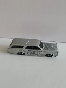 Hot Wheels Larry's Garage Custom '66 GTO Wagon Silver with Real Riders - Picture 1 of 5