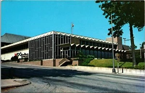 Postcard WOC Broadcast Center Davenport Iowa - Picture 1 of 2