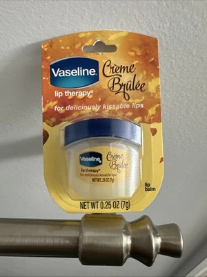Crema de vaselina Brulee para labios deliciosamente besables 0,25 oz cada uno Foto 1 de 2