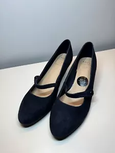 BNWT Womans Navy Blue Court Shoes With Block Heals Size 4.5 - Picture 1 of 7