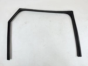 2017 - 2022 JAGUAR F-PACE REAR LEFT DOOR WINDOW GLASS RUN CHANNEL SEAL OEM - Foto 1 di 6
