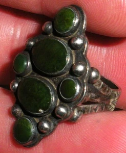 VINTAGE NAVAJO GREASY GREEN TURQUOISE & STAMPWORK STERLING SILVER RING S7.5 vafo - Picture 1 of 9