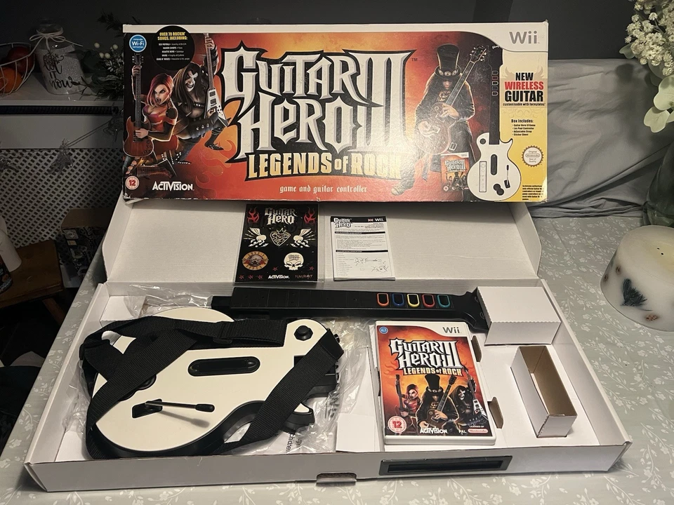 Nintendo Wii Guitar Hero 3 Legends Of Rock gioco e controller chitarra Les Paul - Immagine 1 di 1