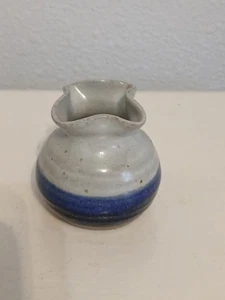 Collectible Handmade 2.5" Art Pottery Stoneware Small Pinch Bud Vase Signed - Picture 1 of 6