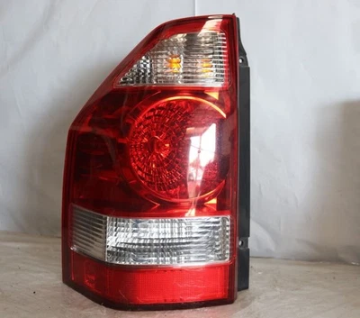 2003 - 2006 三菱 MONTERO 左驱动侧尾灯 原始设备制造商 R#4369 — 第 1/4 张图片