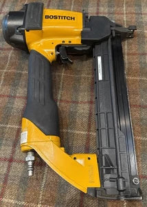 Bostitch 650S4-1 Kronenhefter, Stärke 16, 1/2” Krone, 1-2” Beinklammern - Bild 1 von 8